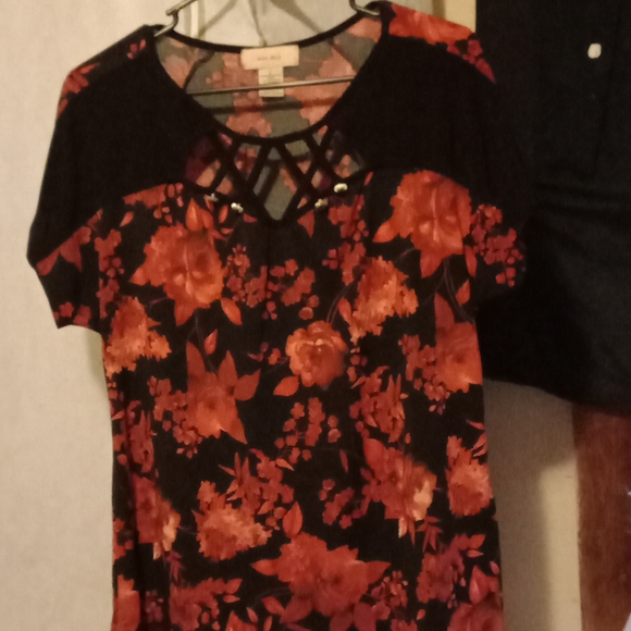 Blouses - Picture 3 of 17